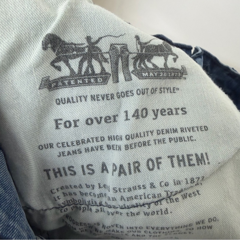 Levis 505 34 x 32 Classic Straight Leg Fit Medium Wash - Picture 12 of 15